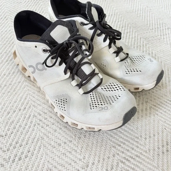 On Running Black and White Athletic Shoes - Picture 2 of 5